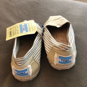 Toms men’s size 9 khaki classic slide shoes